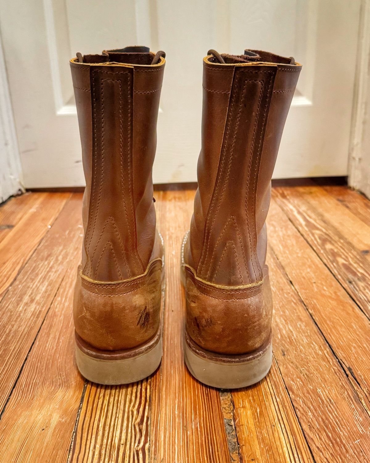 Photo by Vinnie’sBigAdventure on December 4, 2025 of the Nicks Traveler in Horween Orange Predator.