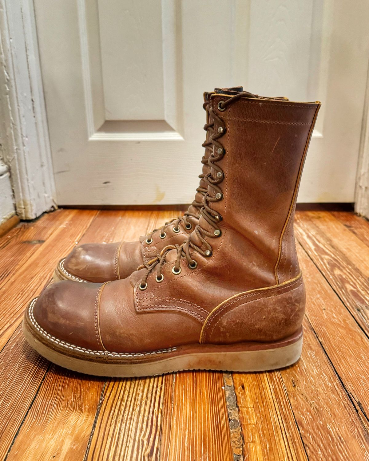 Photo by Vinnie’sBigAdventure on December 4, 2025 of the Nicks Traveler in Horween Orange Predator.