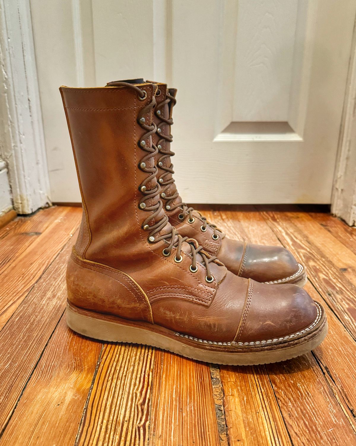 Photo by Vinnie’sBigAdventure on December 4, 2025 of the Nicks Traveler in Horween Orange Predator.