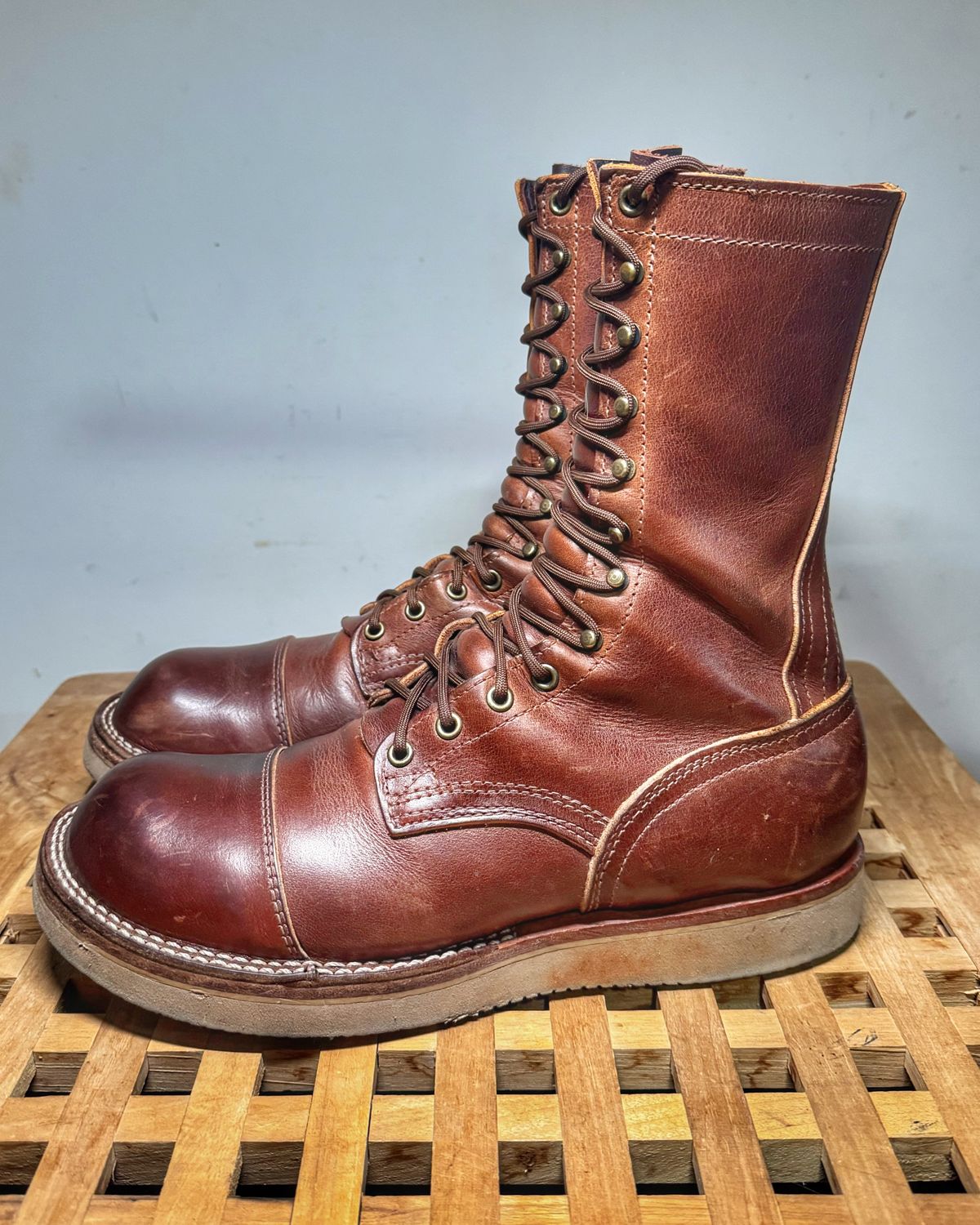 Photo by Vinnie’sBigAdventure on January 4, 2026 of the Nicks Traveler in Horween Orange Predator.