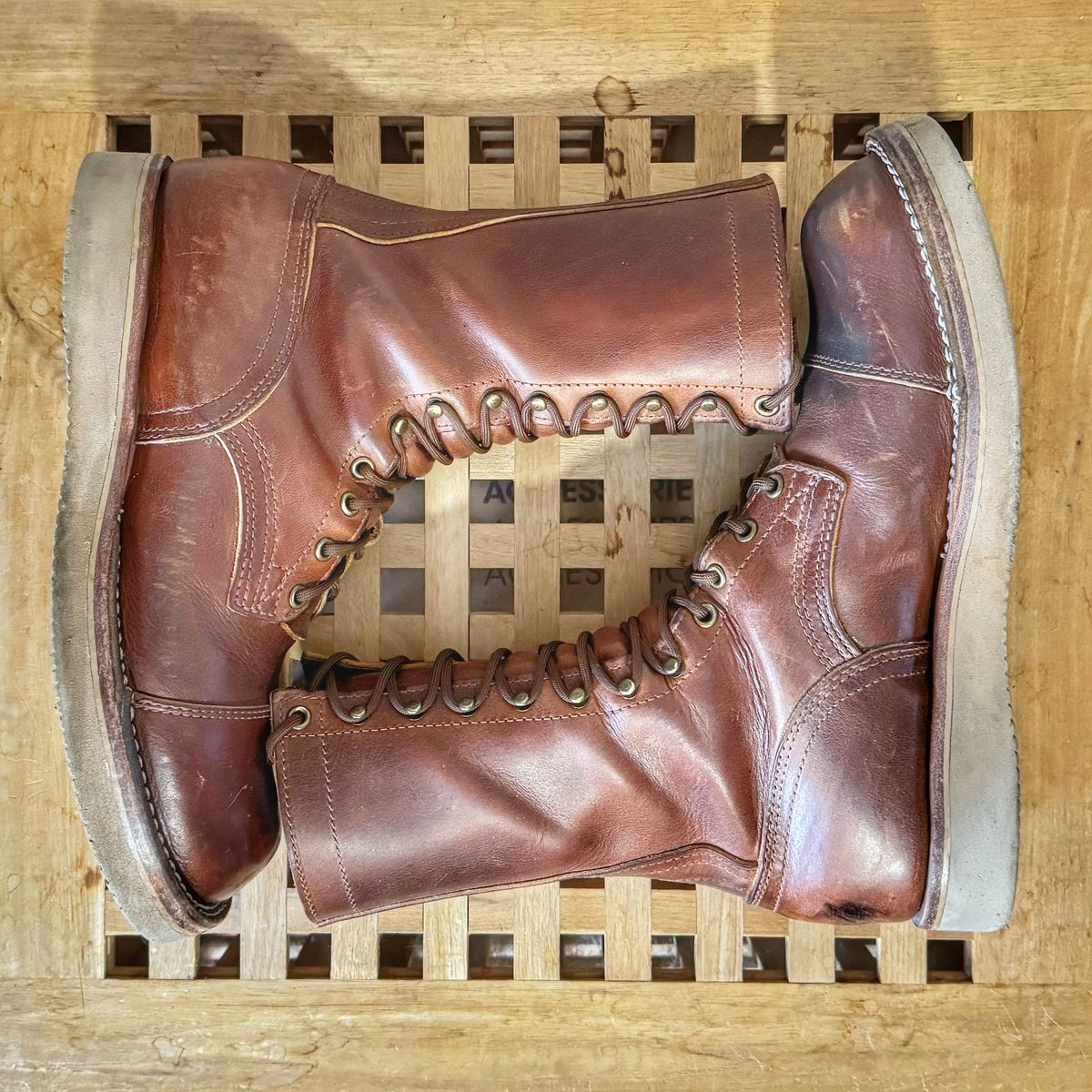 Photo by Vinnie’sBigAdventure on February 2, 2026 of the Nicks Traveler in Horween Orange Predator.
