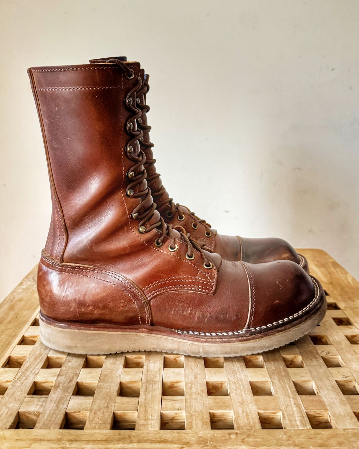 Photo by Vinnie’sBigAdventure on February 2, 2026 of the Nicks Traveler in Horween Orange Predator.