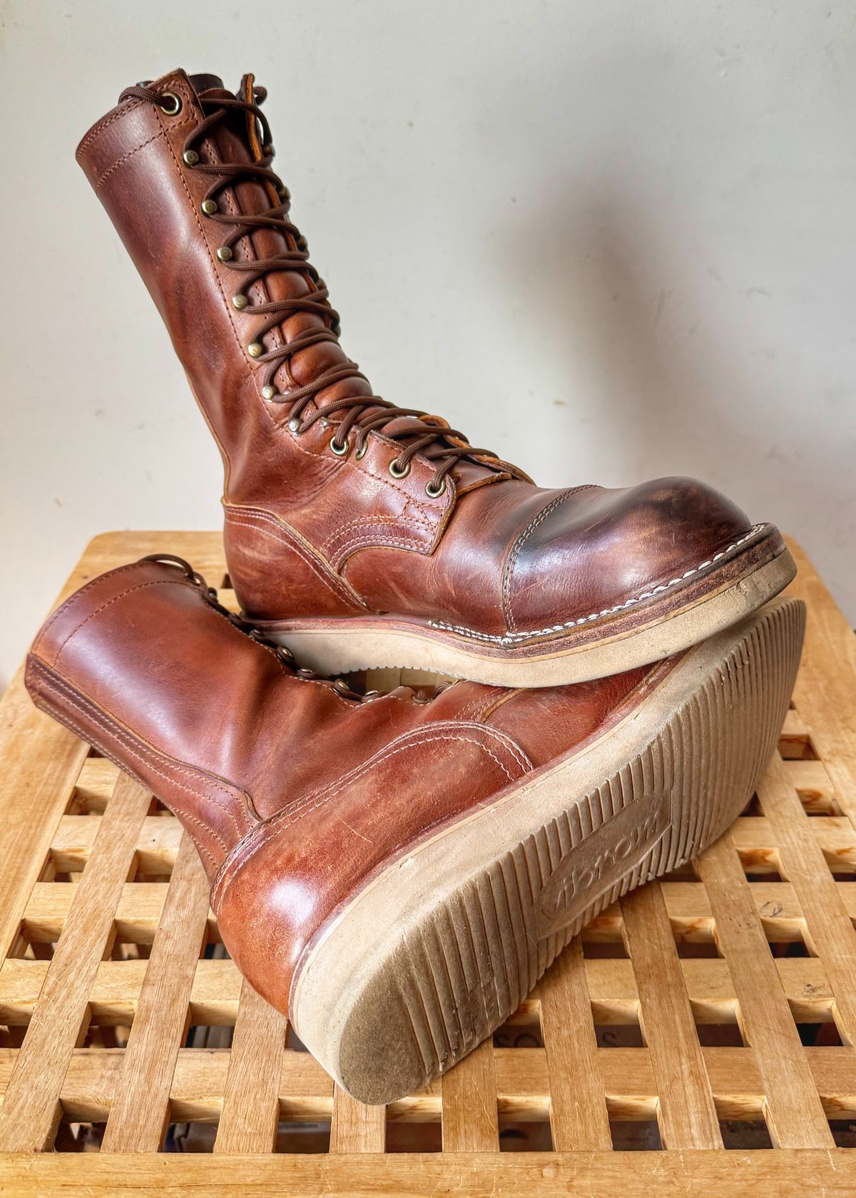 Photo by Vinnie’sBigAdventure on March 1, 2026 of the Nicks Traveler in Horween Orange Predator.