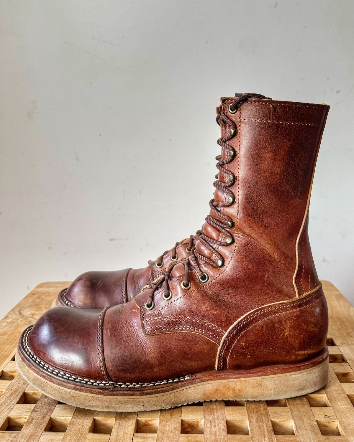 Photo by Vinnie’sBigAdventure on March 1, 2026 of the Nicks Traveler in Horween Orange Predator.