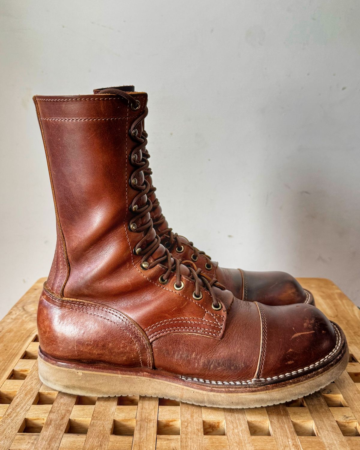 Photo by Vinnie’sBigAdventure on March 1, 2026 of the Nicks Traveler in Horween Orange Predator.