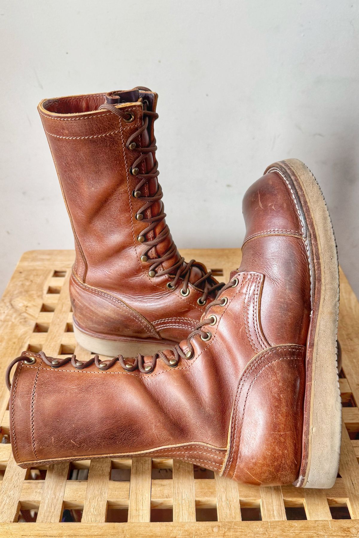 Photo by Vinnie’sBigAdventure on April 5, 2026 of the Nicks Traveler in Horween Orange Predator.