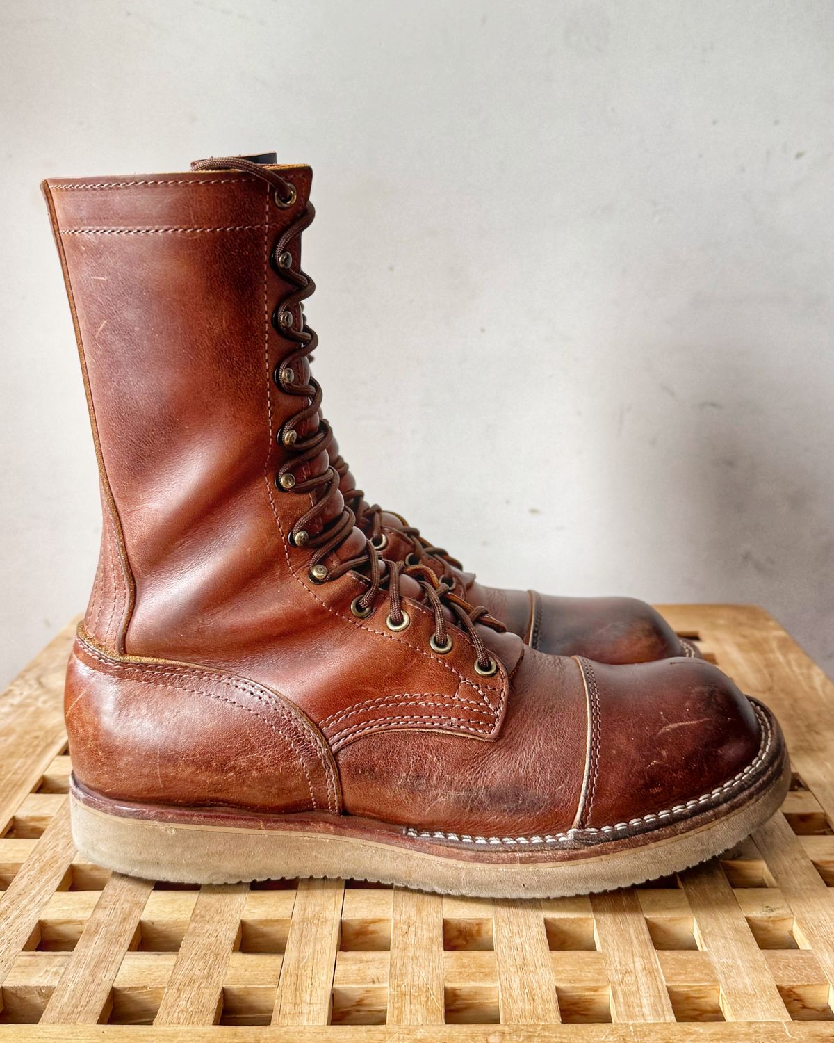 Photo by Vinnie’sBigAdventure on April 5, 2026 of the Nicks Traveler in Horween Orange Predator.