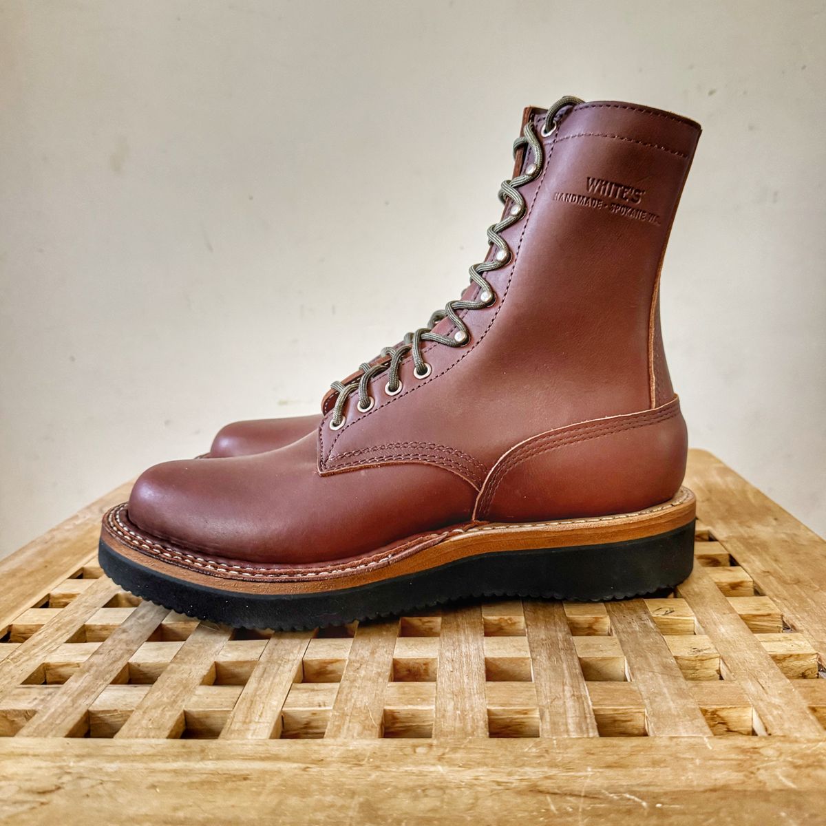 Photo by Vinnie’sBigAdventure on October 1, 2025 of the White's Smokejumper in Seidel Red Dog Oil Tan.