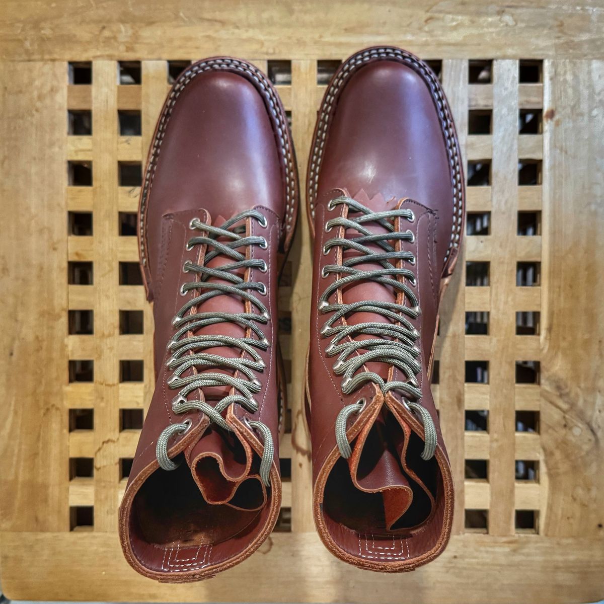 Photo by Vinnie’sBigAdventure on October 1, 2025 of the White's Smokejumper in Seidel Red Dog Oil Tan.