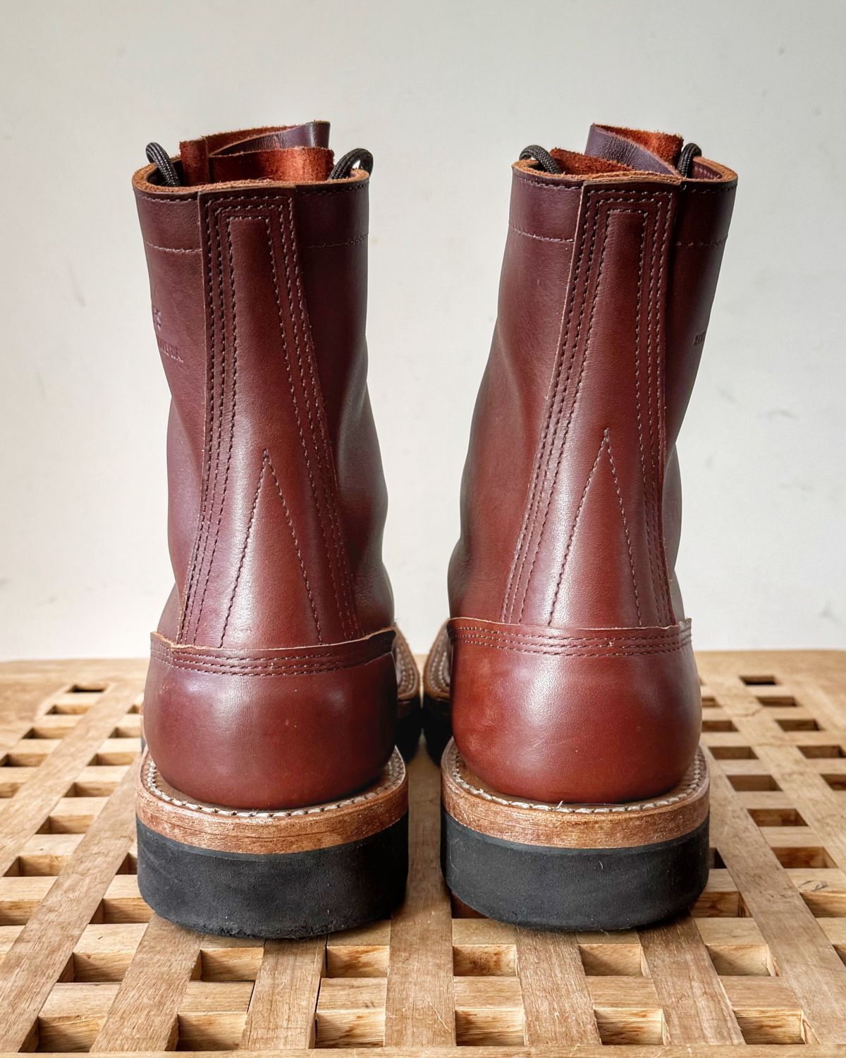 Photo by Vinnie’sBigAdventure on November 2, 2025 of the White's Smokejumper in Seidel Red Dog Oil Tan.