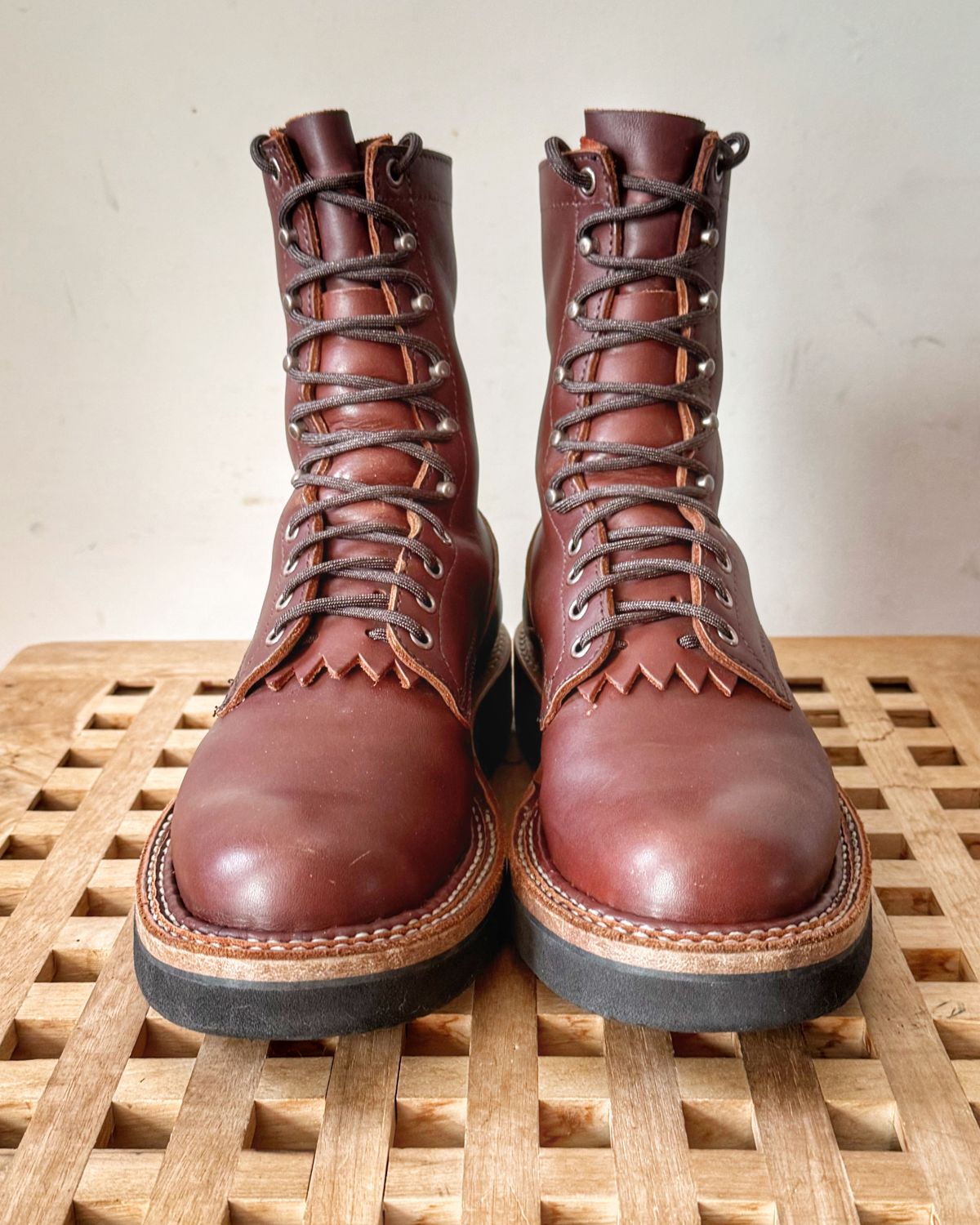 Photo by Vinnie’sBigAdventure on November 2, 2025 of the White's Smokejumper in Seidel Red Dog Oil Tan.