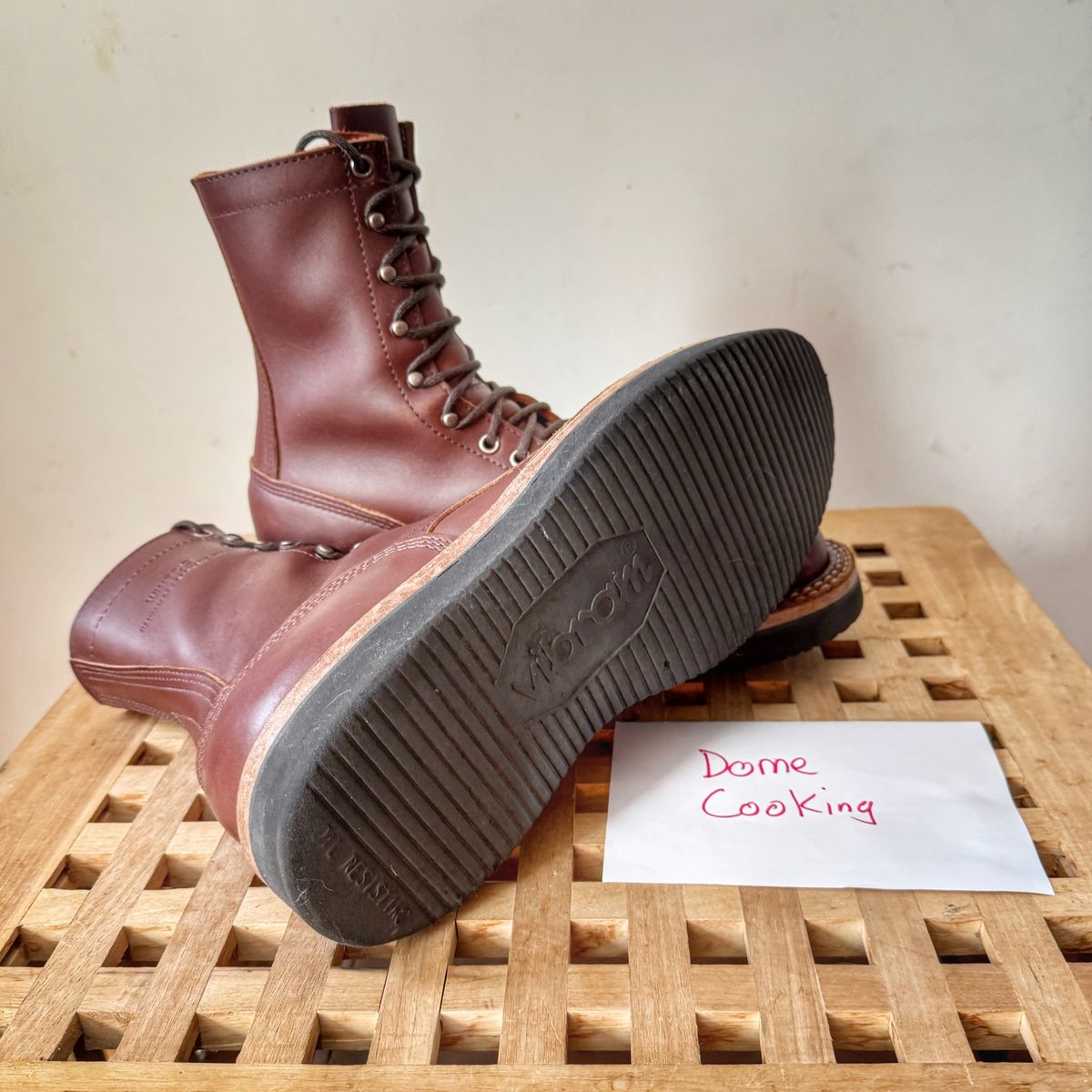 Photo by Vinnie’sBigAdventure on November 2, 2025 of the White's Smokejumper in Seidel Red Dog Oil Tan.