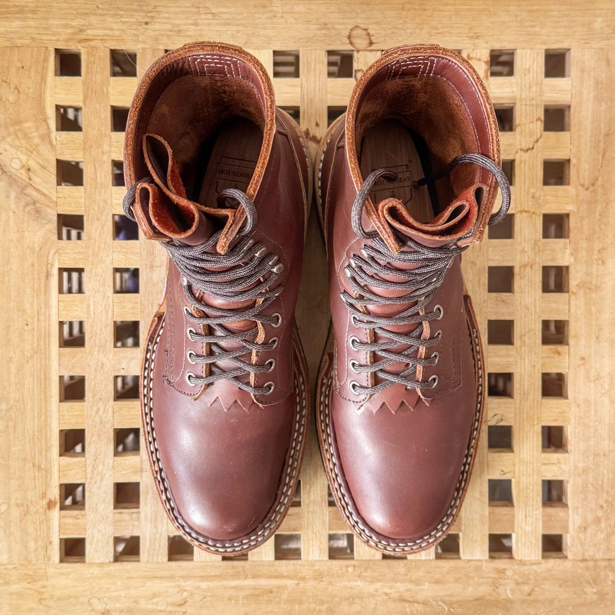 Photo by Vinnie’sBigAdventure on November 2, 2025 of the White's Smokejumper in Seidel Red Dog Oil Tan.