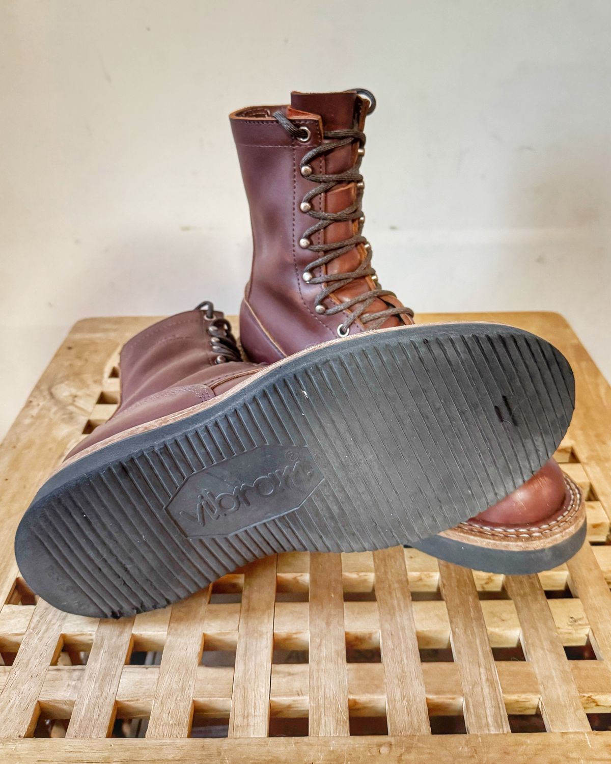 Photo by Vinnie’sBigAdventure on December 4, 2025 of the White's Smokejumper in Seidel Red Dog Oil Tan.