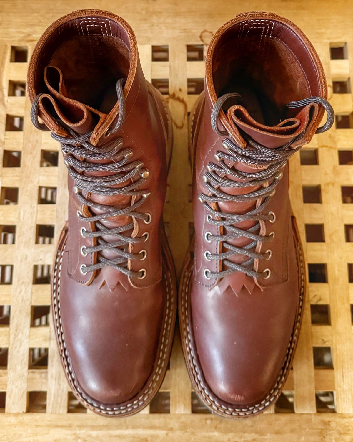 Photo by Vinnie’sBigAdventure on December 4, 2025 of the White's Smokejumper in Seidel Red Dog Oil Tan.