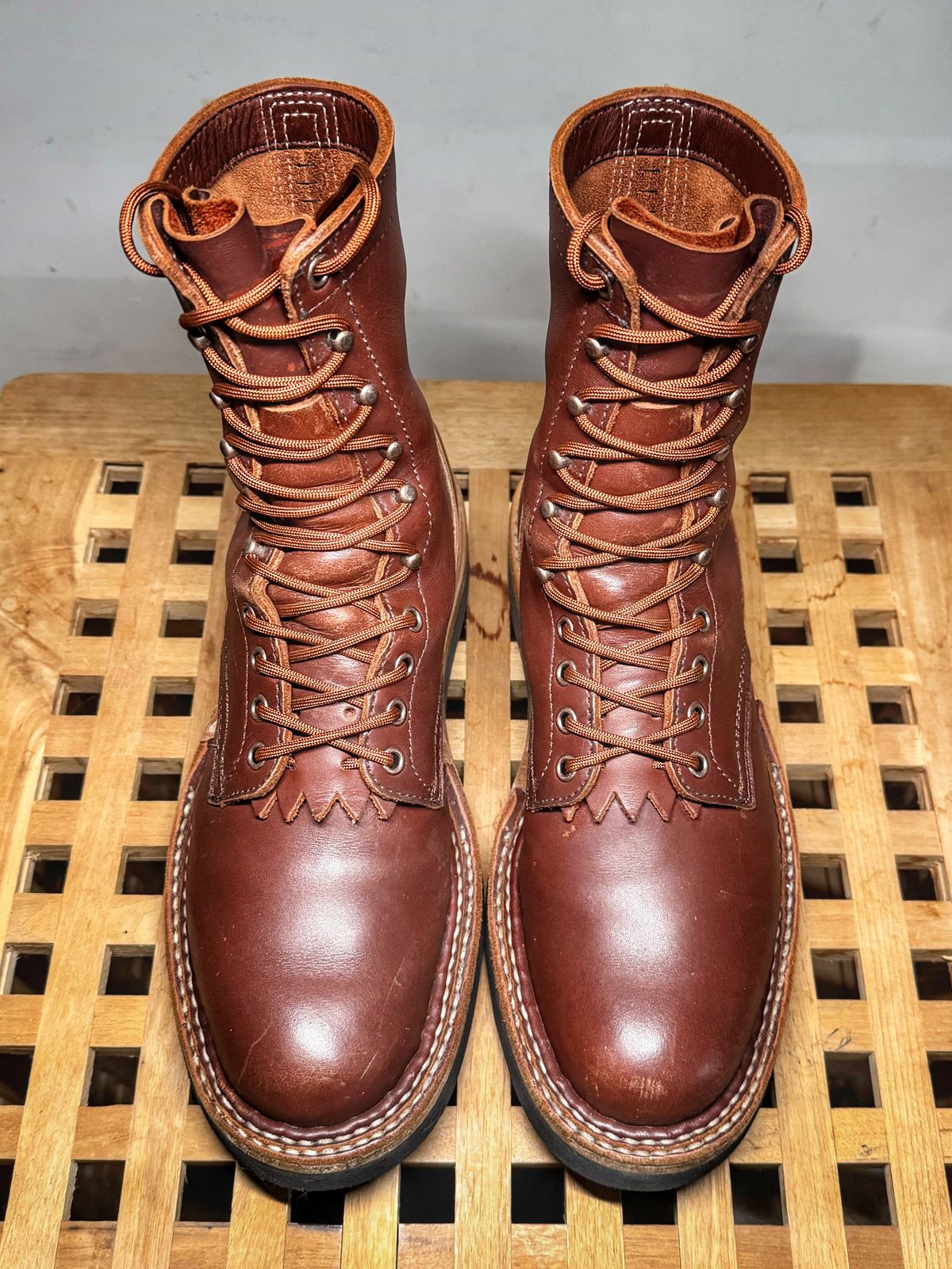 Photo by Vinnie’sBigAdventure on January 4, 2026 of the White's Smokejumper in Seidel Red Dog Oil Tan.