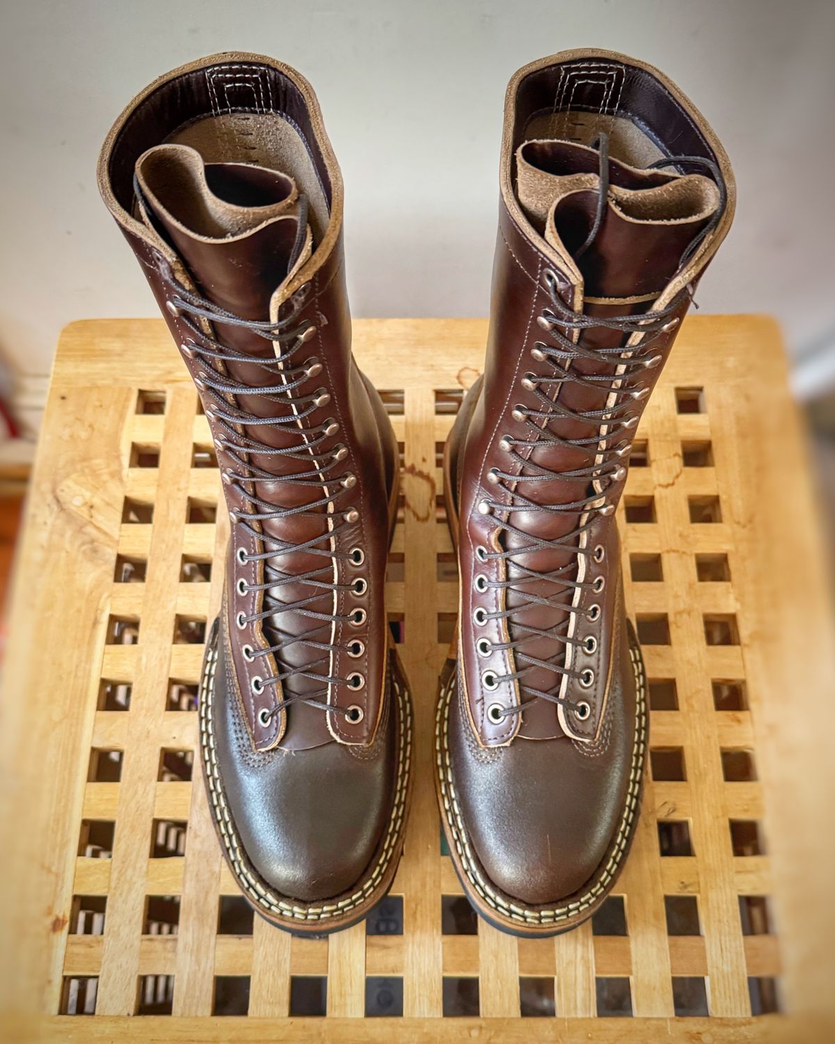 Photo by Vinnie’sBigAdventure on September 28, 2024 of the White's Smokejumper in Horween Cinnamon Waxed Flesh & Horween Brown Chromexcel.