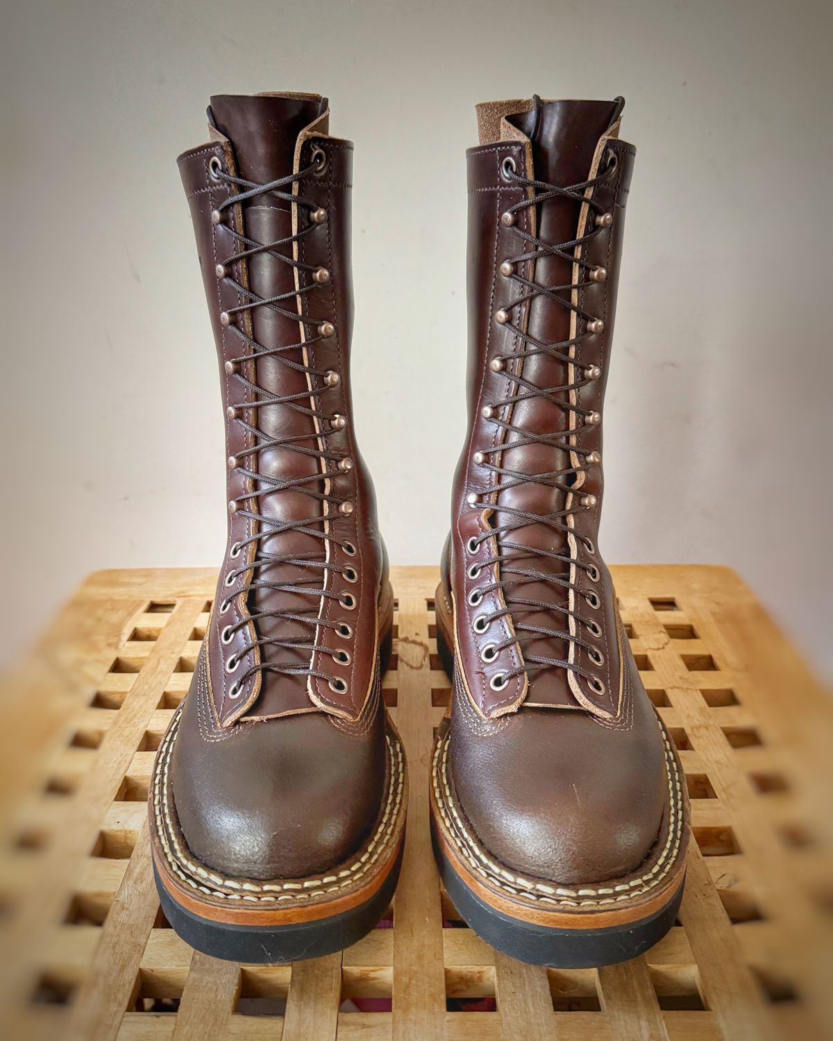 Photo by Vinnie’sBigAdventure on September 28, 2024 of the White's Smokejumper in Horween Cinnamon Waxed Flesh & Horween Brown Chromexcel.