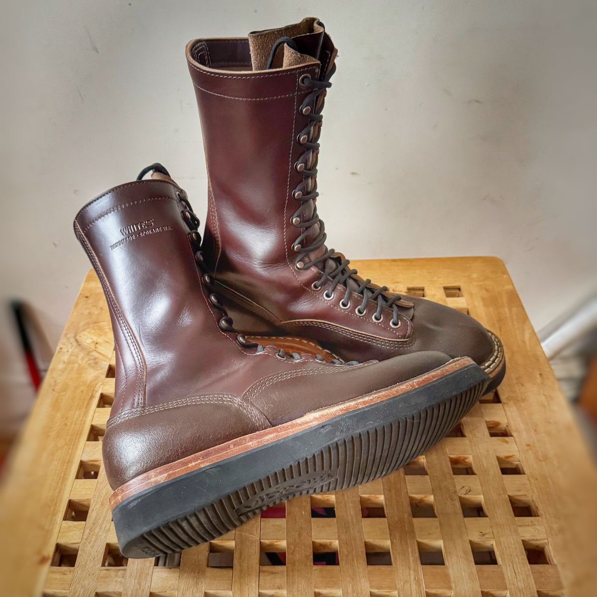 Photo by Vinnie’sBigAdventure on November 4, 2024 of the White's Smokejumper in Horween Cinnamon Waxed Flesh & Horween Brown Chromexcel.
