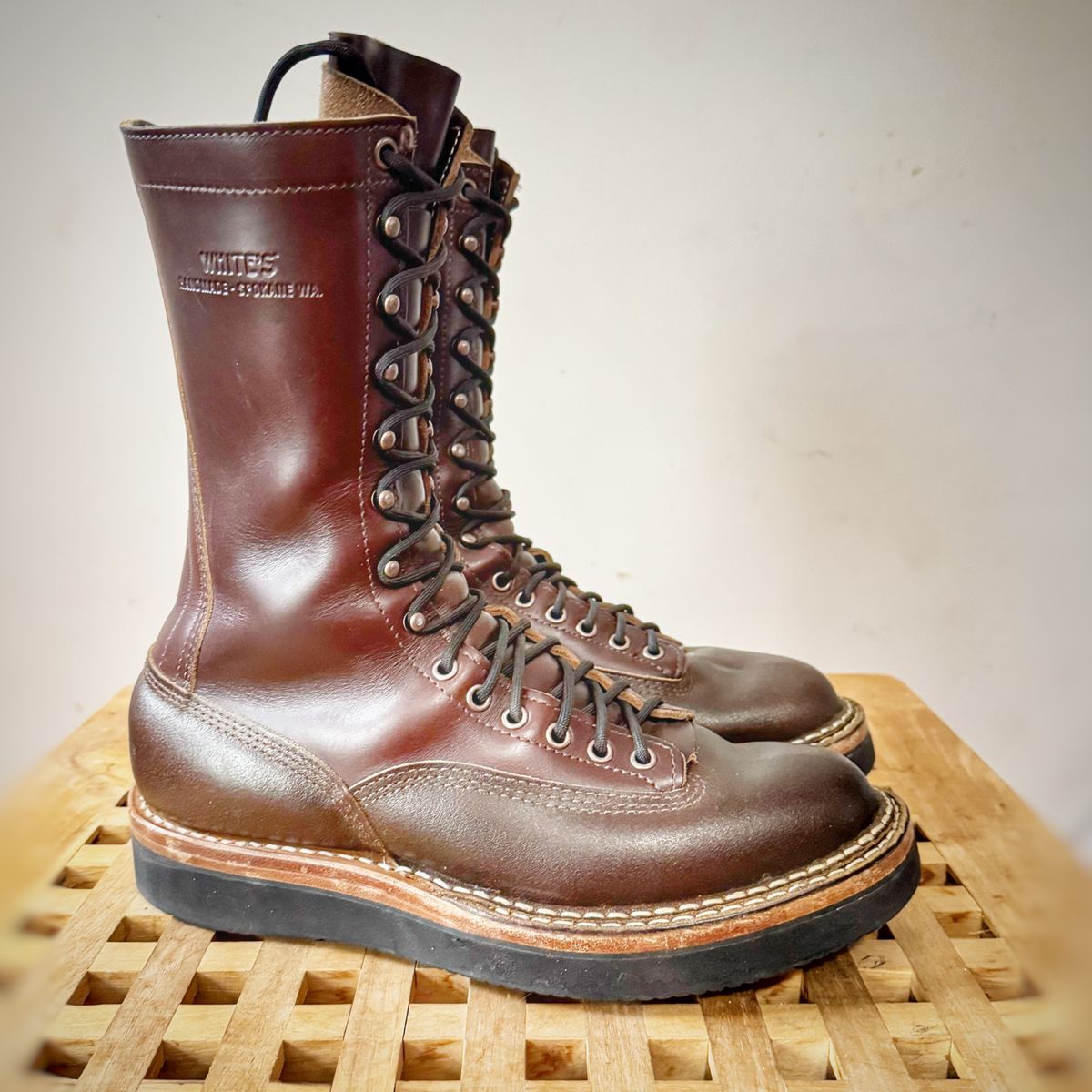 Photo by Vinnie’sBigAdventure on November 4, 2024 of the White's Smokejumper in Horween Cinnamon Waxed Flesh & Horween Brown Chromexcel.
