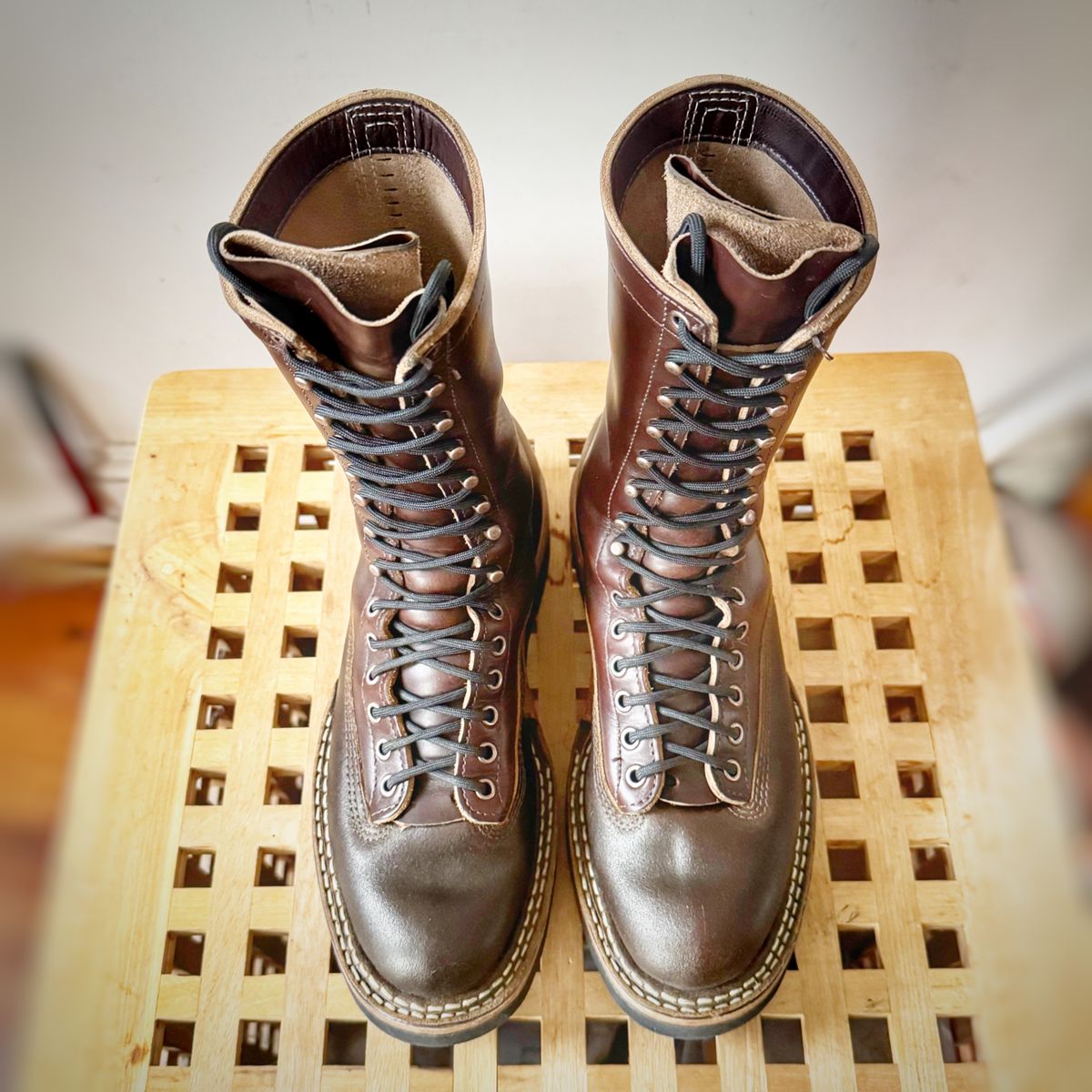 Photo by Vinnie’sBigAdventure on November 4, 2024 of the White's Smokejumper in Horween Cinnamon Waxed Flesh & Horween Brown Chromexcel.