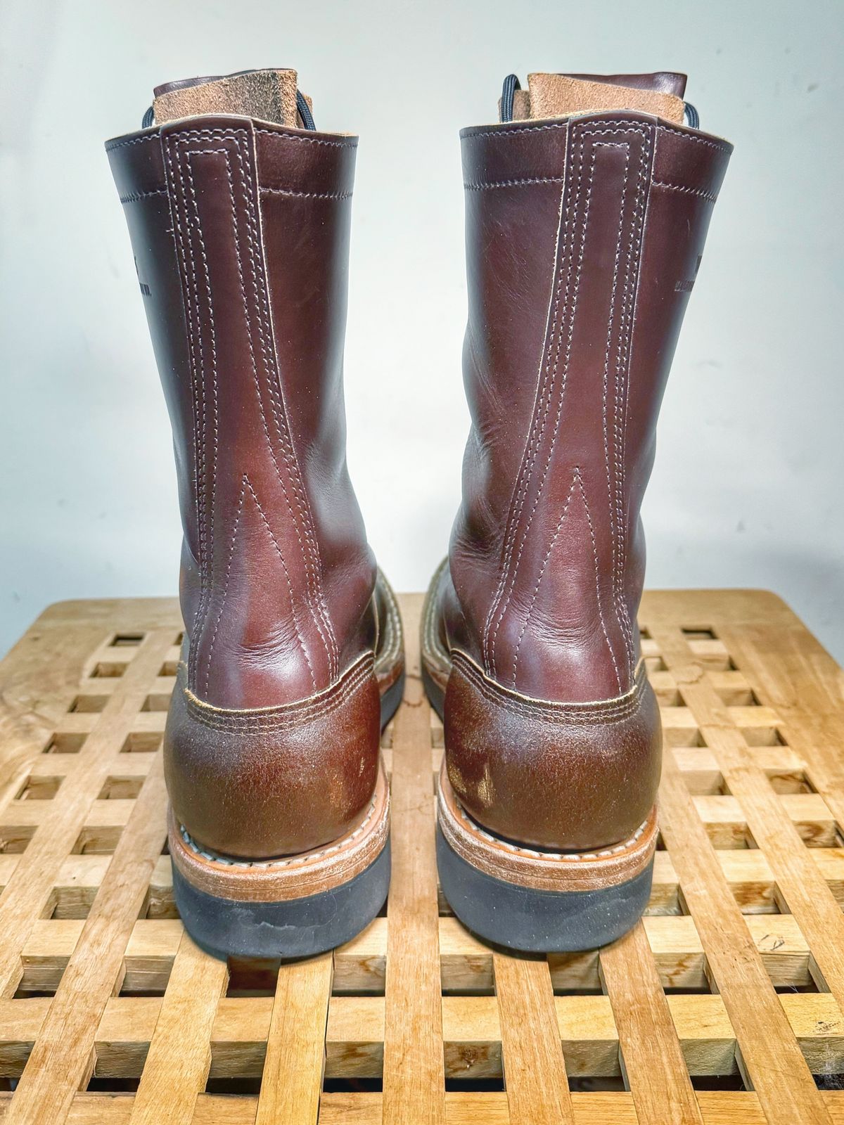 Photo by Vinnie’sBigAdventure on January 5, 2025 of the White's Smokejumper in Horween Cinnamon Waxed Flesh & Horween Brown Chromexcel.