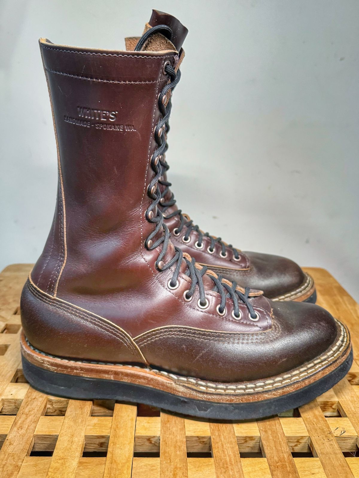 Photo by Vinnie’sBigAdventure on January 5, 2025 of the White's Smokejumper in Horween Cinnamon Waxed Flesh & Horween Brown Chromexcel.