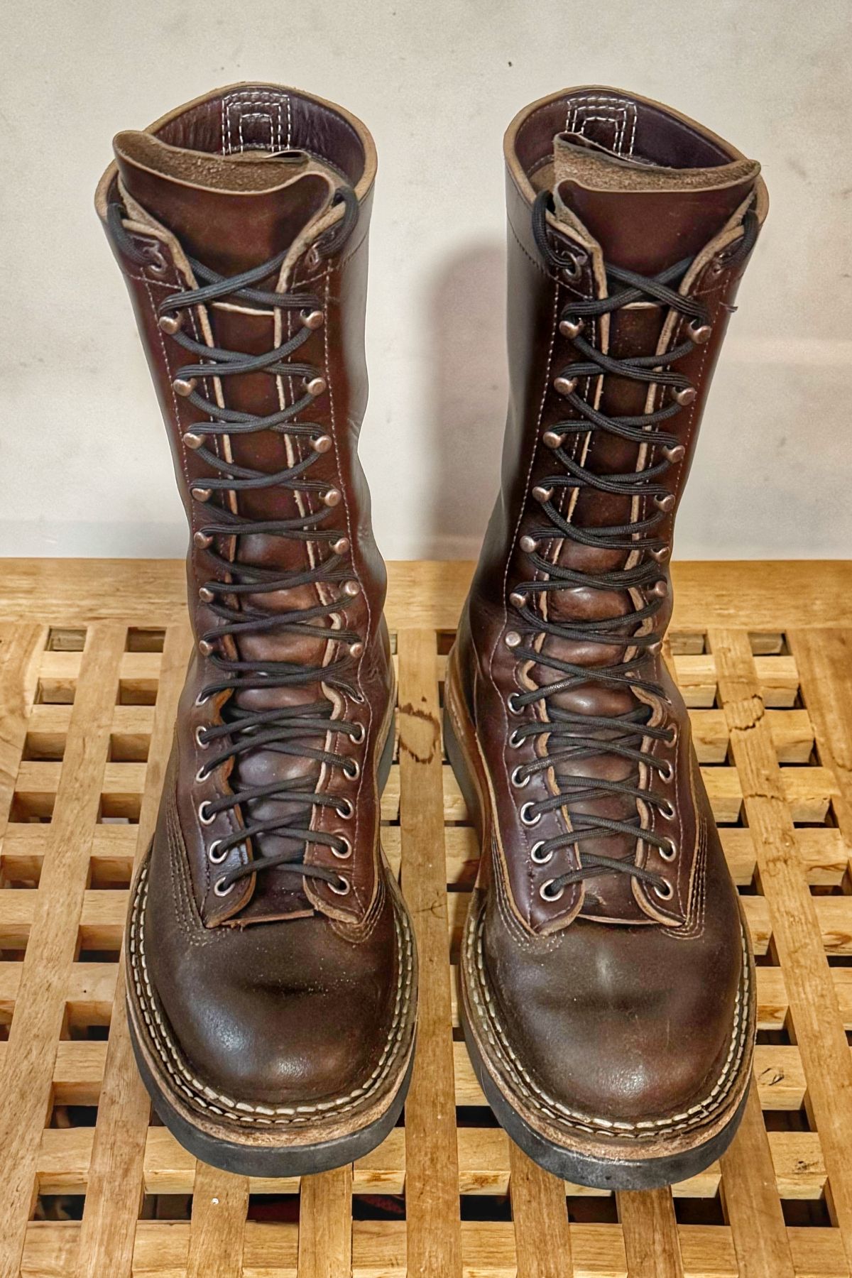Photo by Vinnie’sBigAdventure on March 5, 2025 of the White's Smokejumper in Horween Cinnamon Waxed Flesh & Horween Brown Chromexcel.