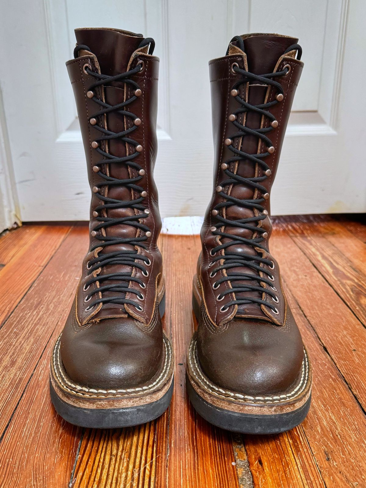 Photo by Vinnie’sBigAdventure on April 4, 2025 of the White's Smokejumper in Horween Cinnamon Waxed Flesh & Horween Brown Chromexcel.