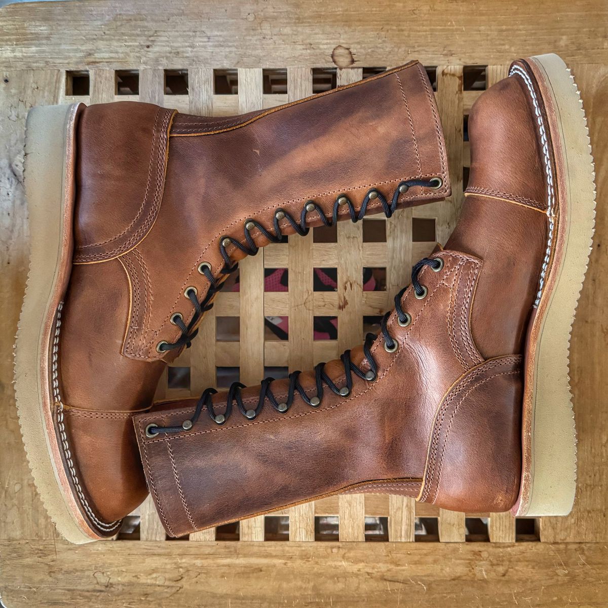 Photo by Vinnie’sBigAdventure on October 1, 2024 of the Nicks DeltaArch in Horween Orange Predator.