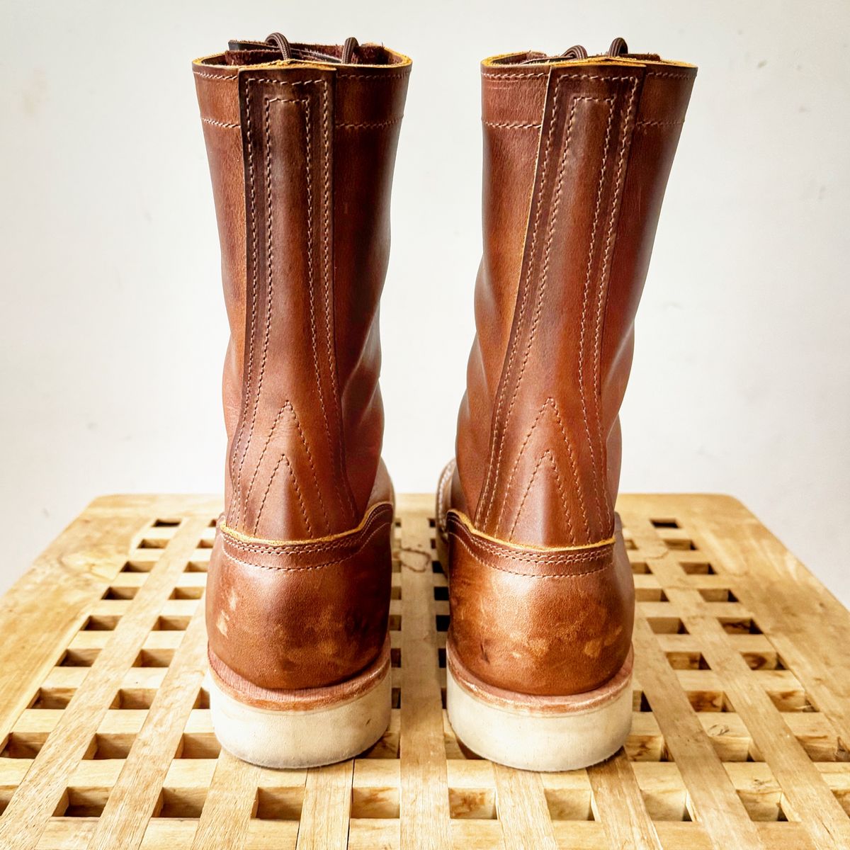Photo by Vinnie’sBigAdventure on November 4, 2024 of the Nicks DeltaArch in Horween Orange Predator.