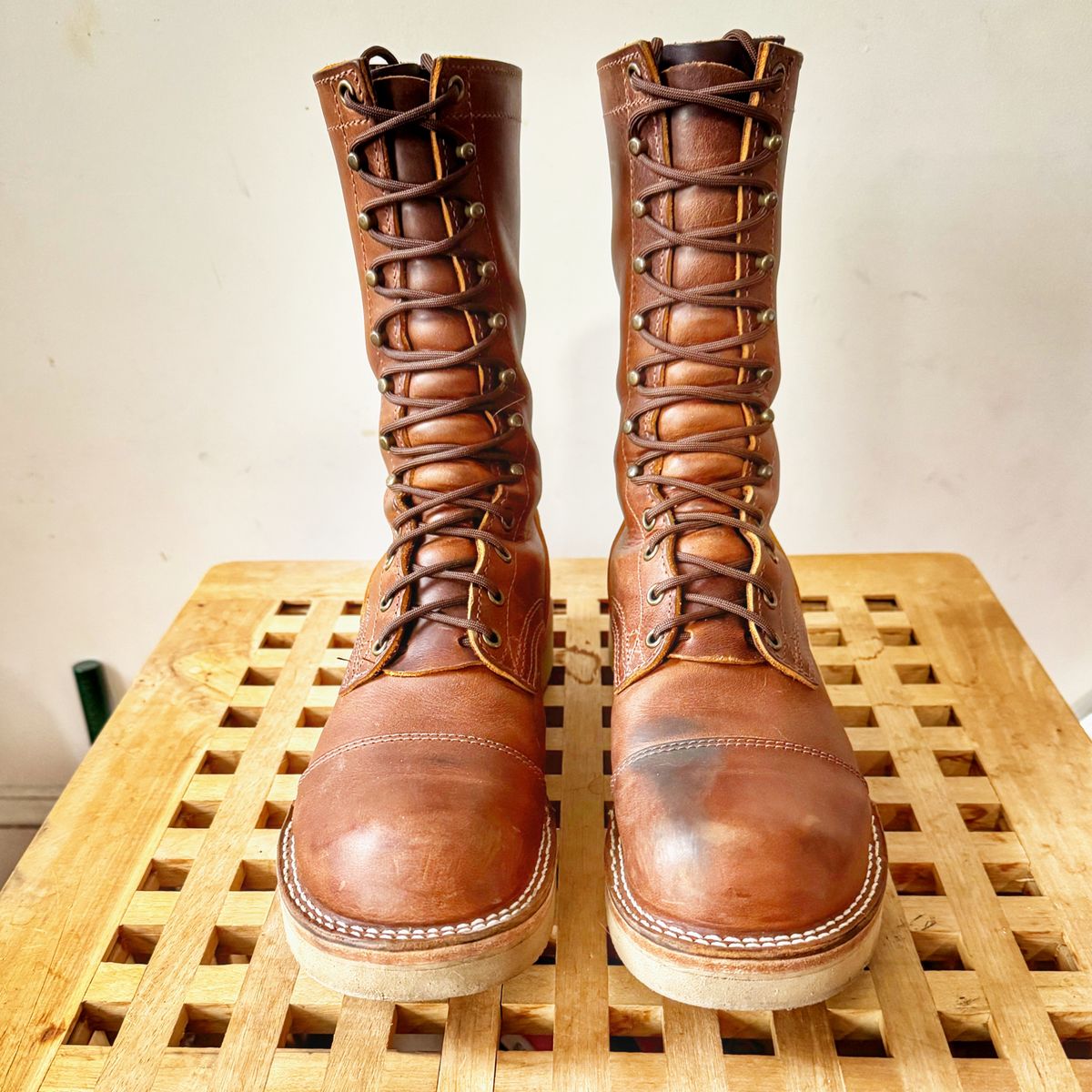 Photo by Vinnie’sBigAdventure on November 4, 2024 of the Nicks DeltaArch in Horween Orange Predator.