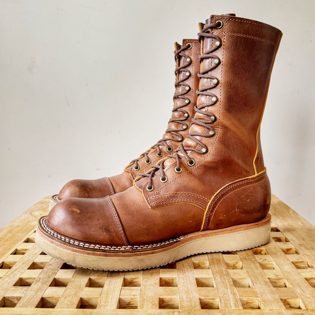 Photo by Vinnie’sBigAdventure on November 4, 2024 of the Nicks DeltaArch in Horween Orange Predator.