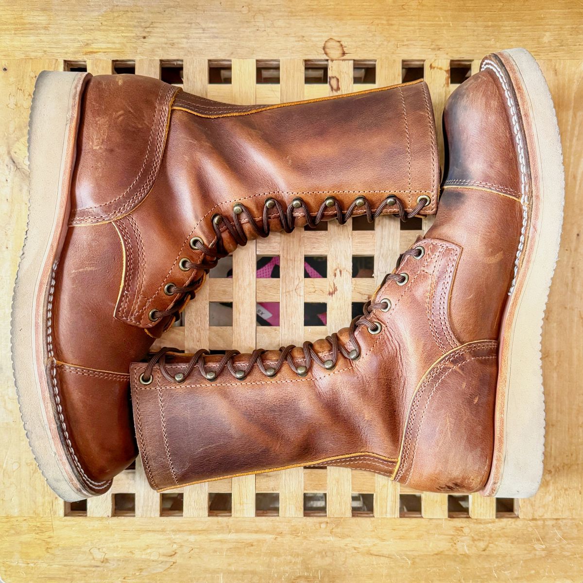 Photo by Vinnie’sBigAdventure on November 4, 2024 of the Nicks DeltaArch in Horween Orange Predator.