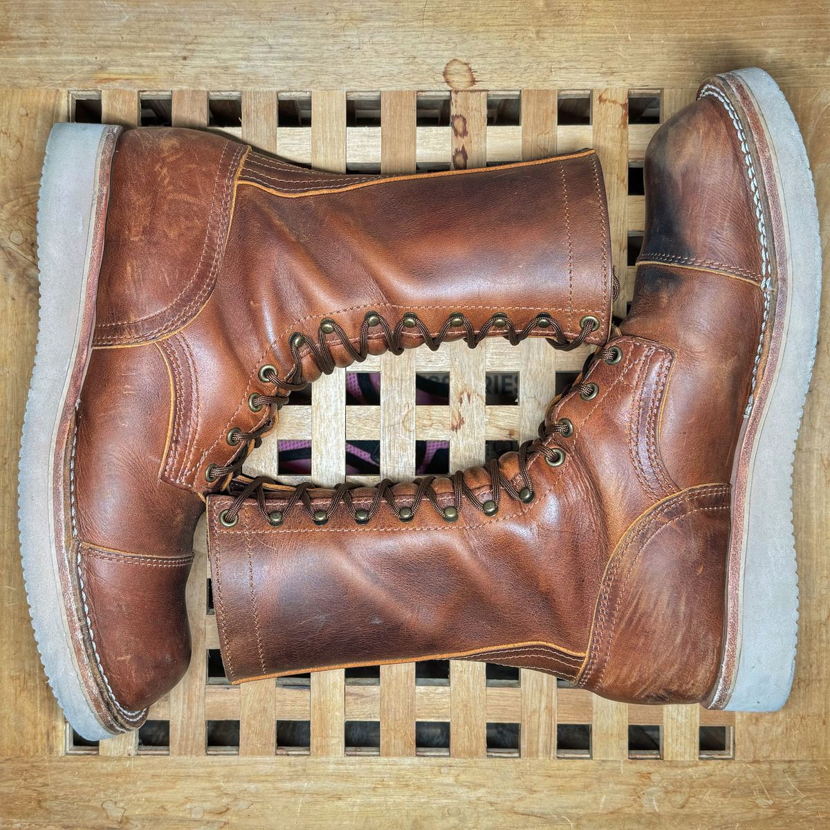 Photo by Vinnie’sBigAdventure on December 4, 2024 of the Nicks DeltaArch in Horween Orange Predator.
