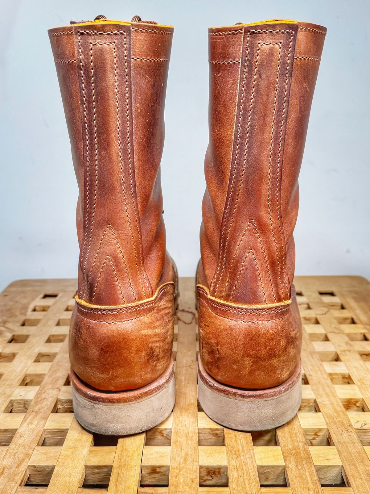 Photo by Vinnie’sBigAdventure on January 5, 2025 of the Nicks DeltaArch in Horween Orange Predator.