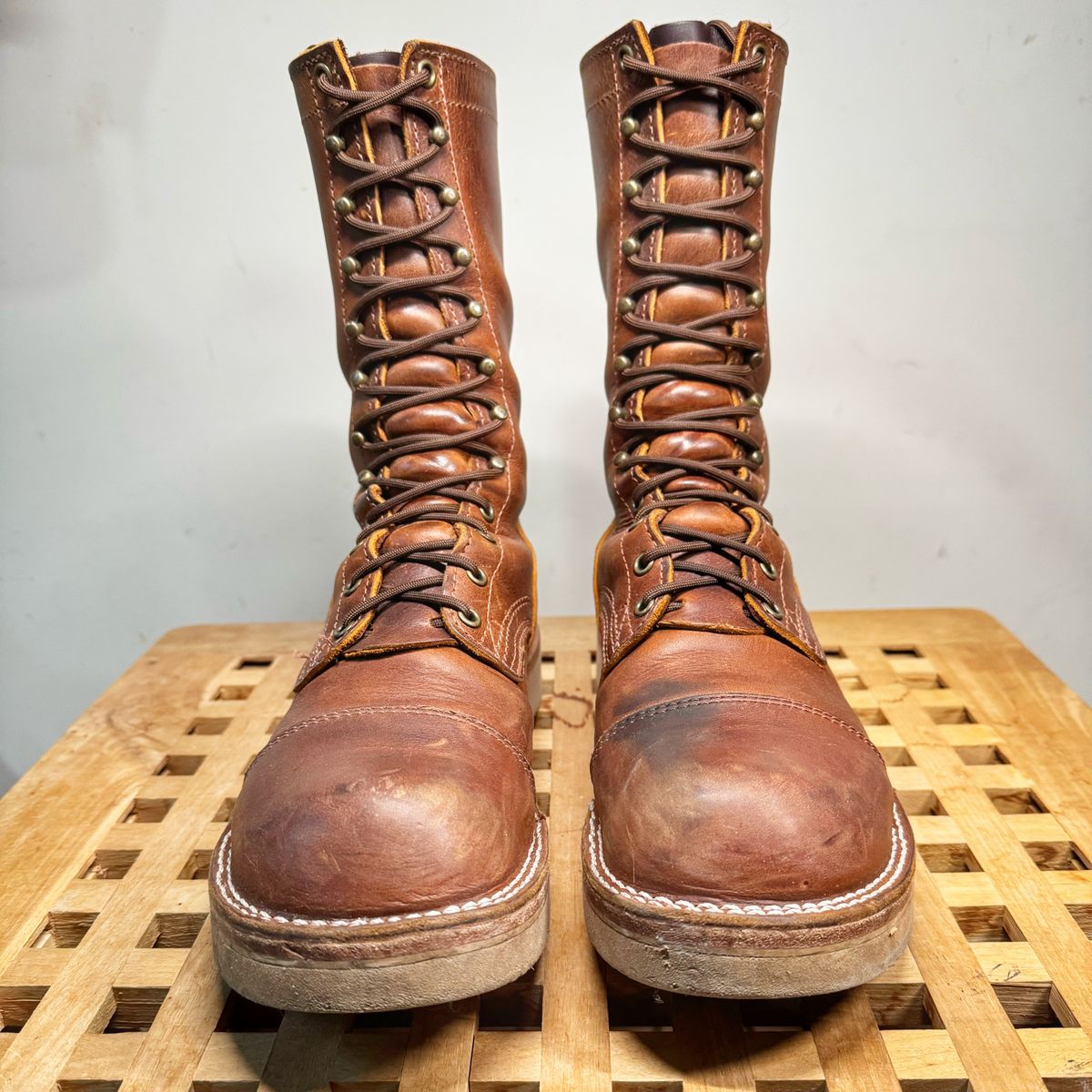 Photo by Vinnie’sBigAdventure on January 5, 2025 of the Nicks DeltaArch in Horween Orange Predator.