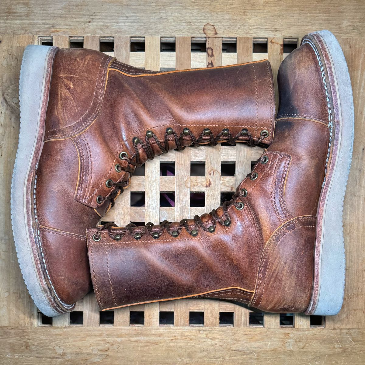 Photo by Vinnie’sBigAdventure on January 5, 2025 of the Nicks DeltaArch in Horween Orange Predator.