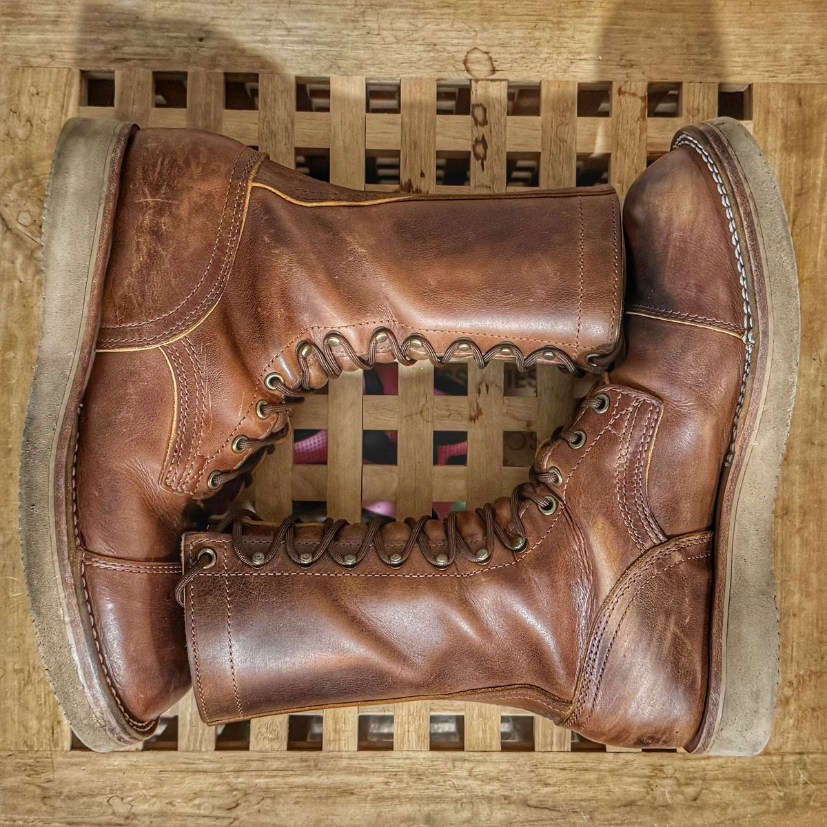 Photo by Vinnie’sBigAdventure on March 5, 2025 of the Nicks DeltaArch in Horween Orange Predator.