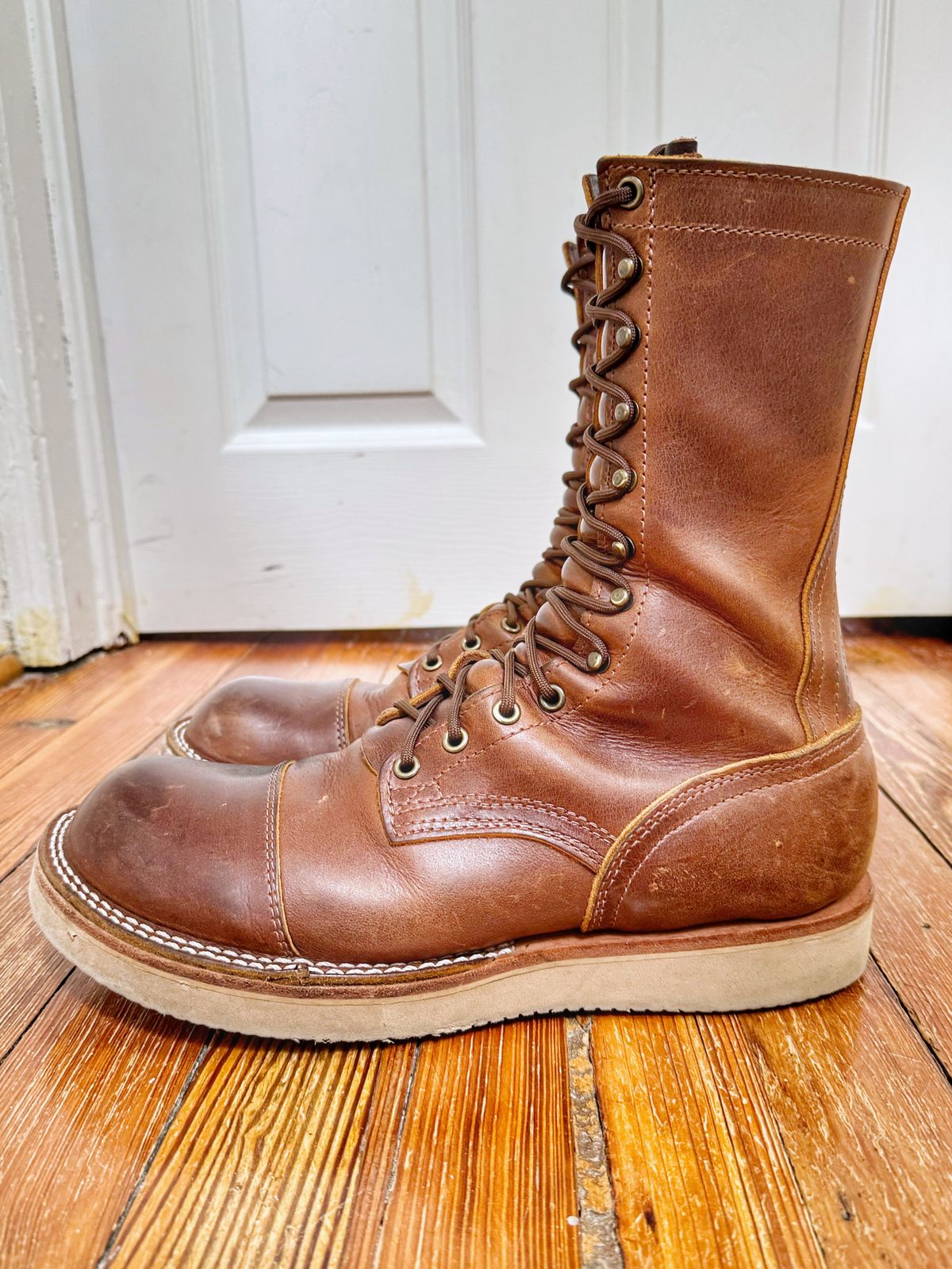 Photo by Vinnie’sBigAdventure on April 4, 2025 of the Nicks DeltaArch in Horween Orange Predator.