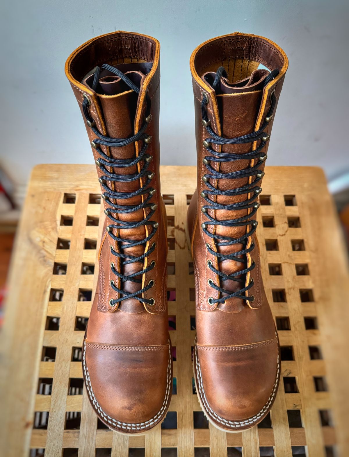 Photo by Vinnie’sBigAdventure on September 28, 2024 of the Nicks DeltaArch in Horween Orange Predator.