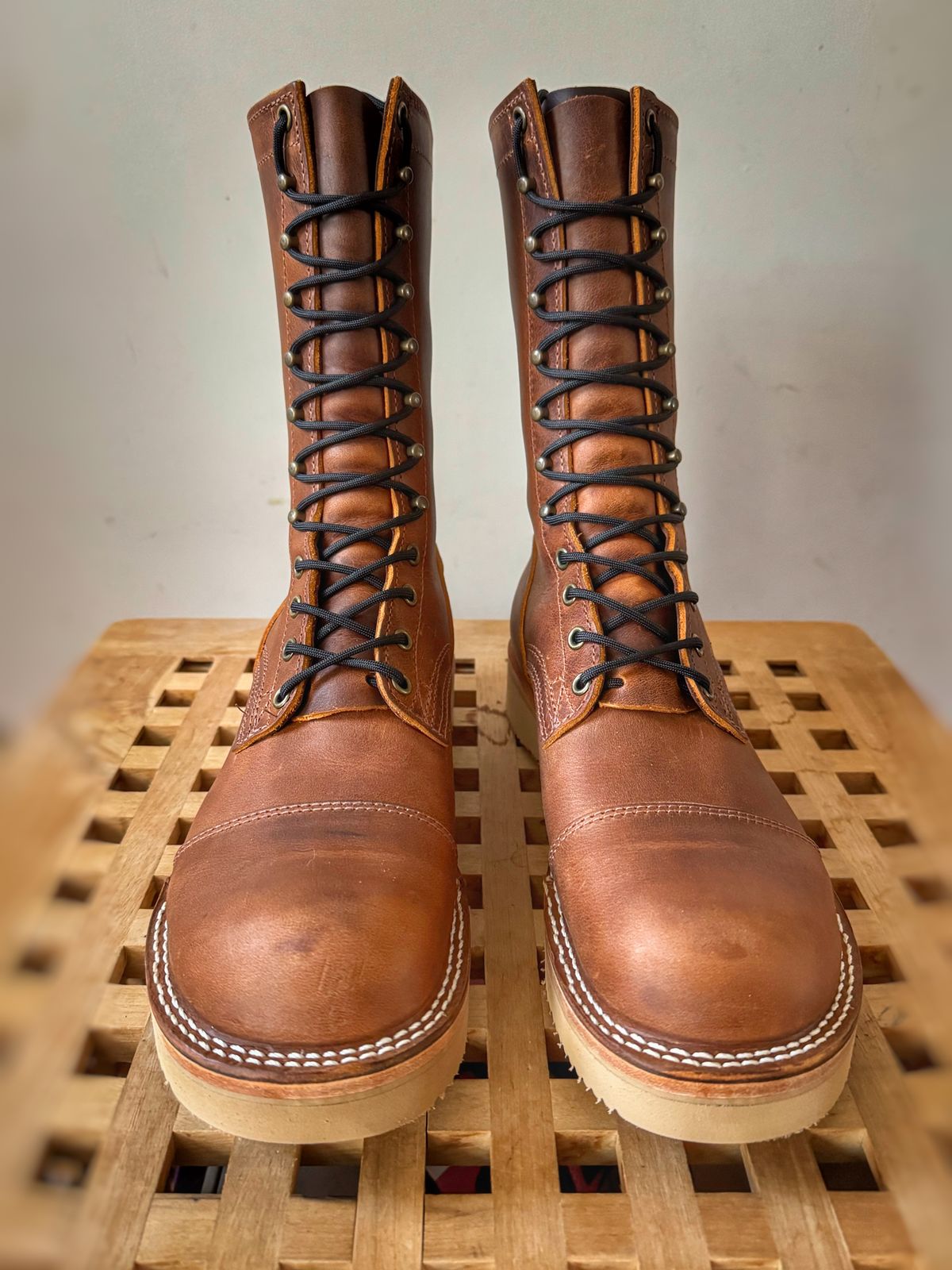 Photo by Vinnie’sBigAdventure on September 28, 2024 of the Nicks DeltaArch in Horween Orange Predator.