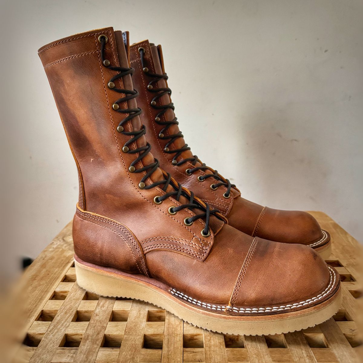 Photo by Vinnie’sBigAdventure on September 28, 2024 of the Nicks DeltaArch in Horween Orange Predator.