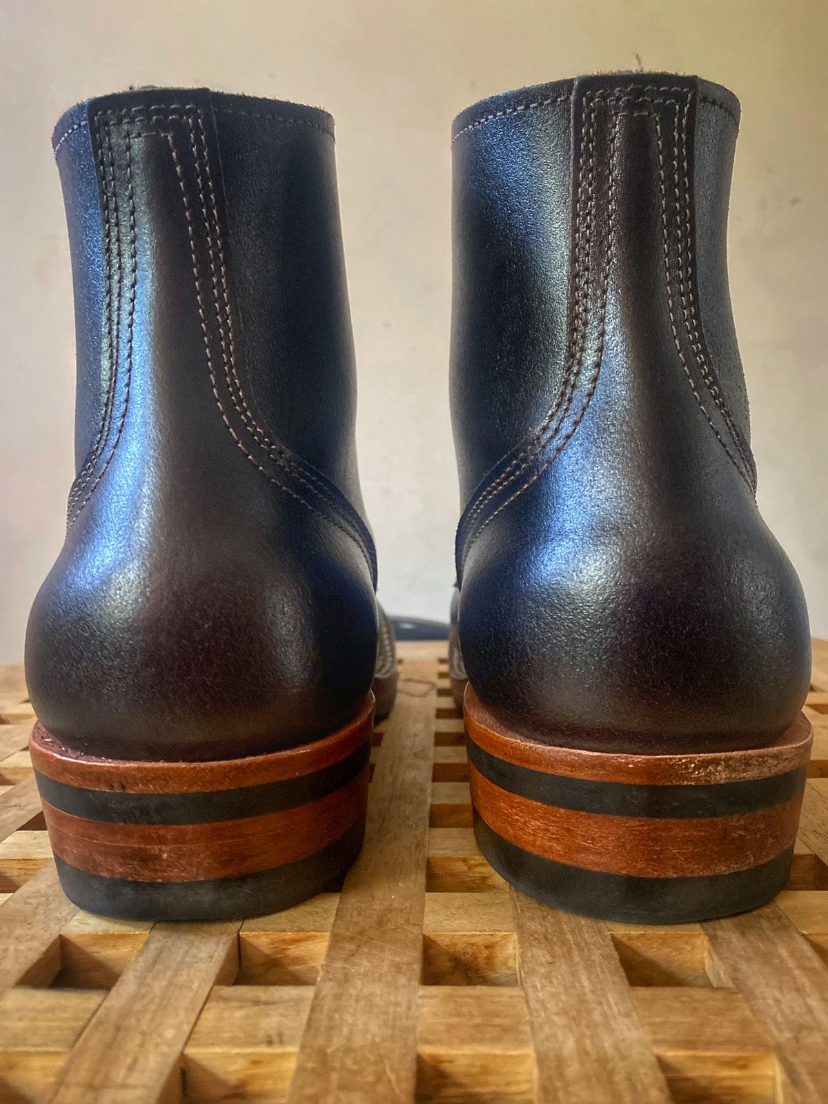 Photo by Vinnie’sBigAdventure on November 3, 2022 of the Nicks Prospector in Horween Brown Waxed Flesh.