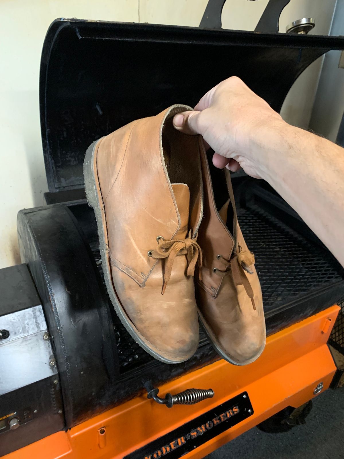 Photo by TheMorrie on February 6, 2024 of the Clarks Desert Boot in Dark Tan.