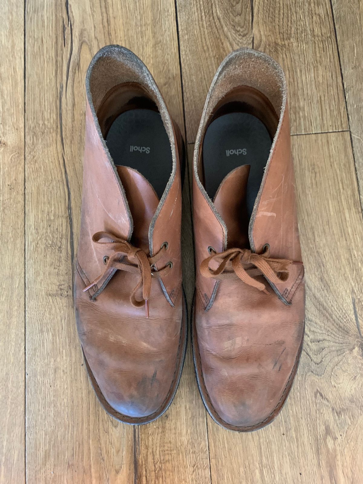 Photo by TheMorrie on February 6, 2024 of the Clarks Desert Boot in Dark Tan.