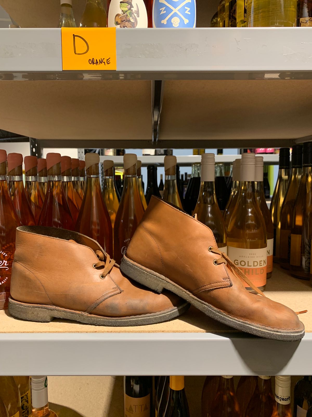 Photo by TheMorrie on January 4, 2024 of the Clarks Desert Boot in Dark Tan.