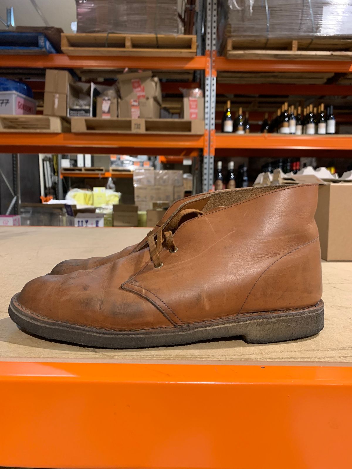 Photo by TheMorrie on January 4, 2024 of the Clarks Desert Boot in Dark Tan.