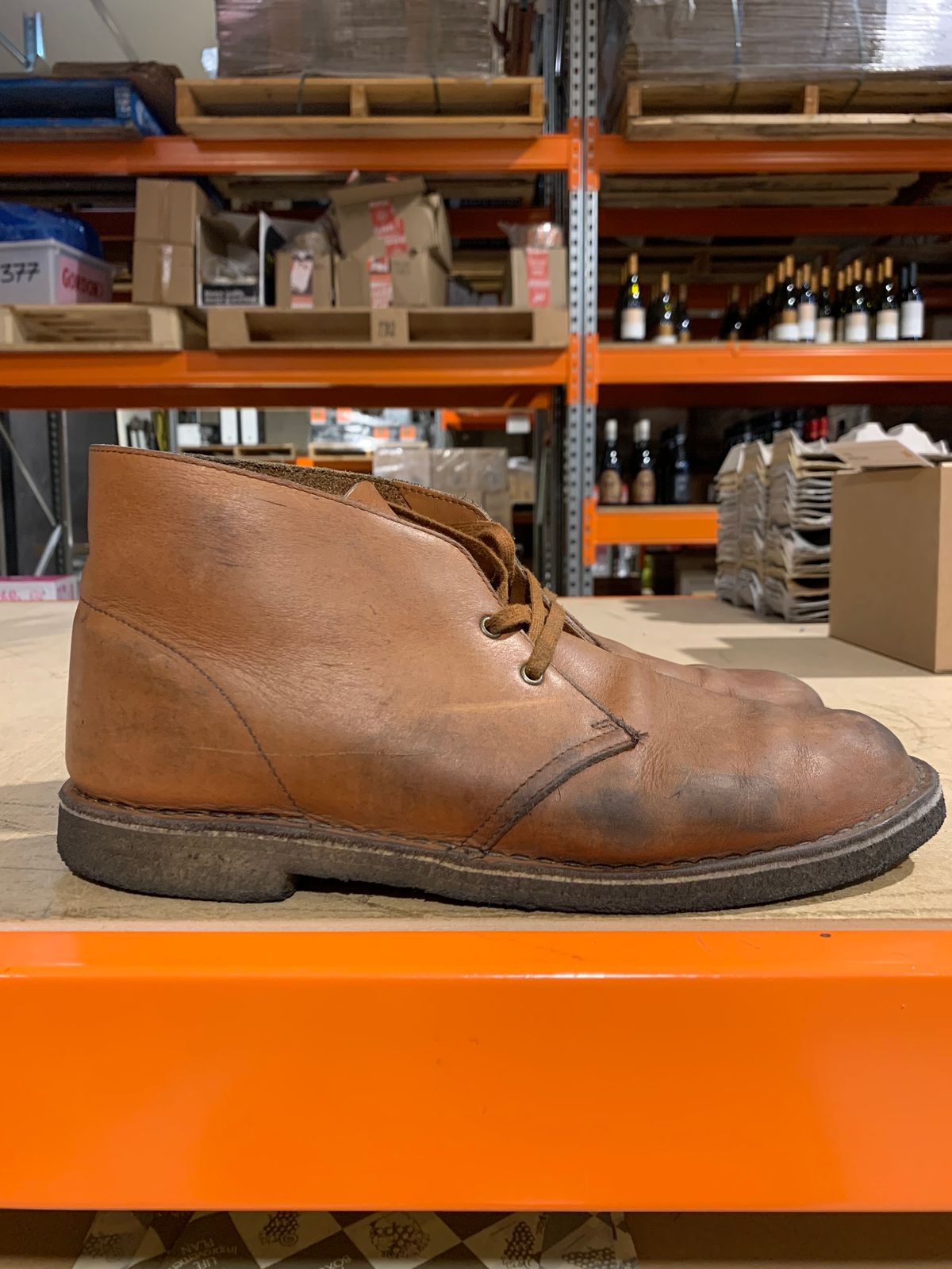 Photo by TheMorrie on January 4, 2024 of the Clarks Desert Boot in Dark Tan.