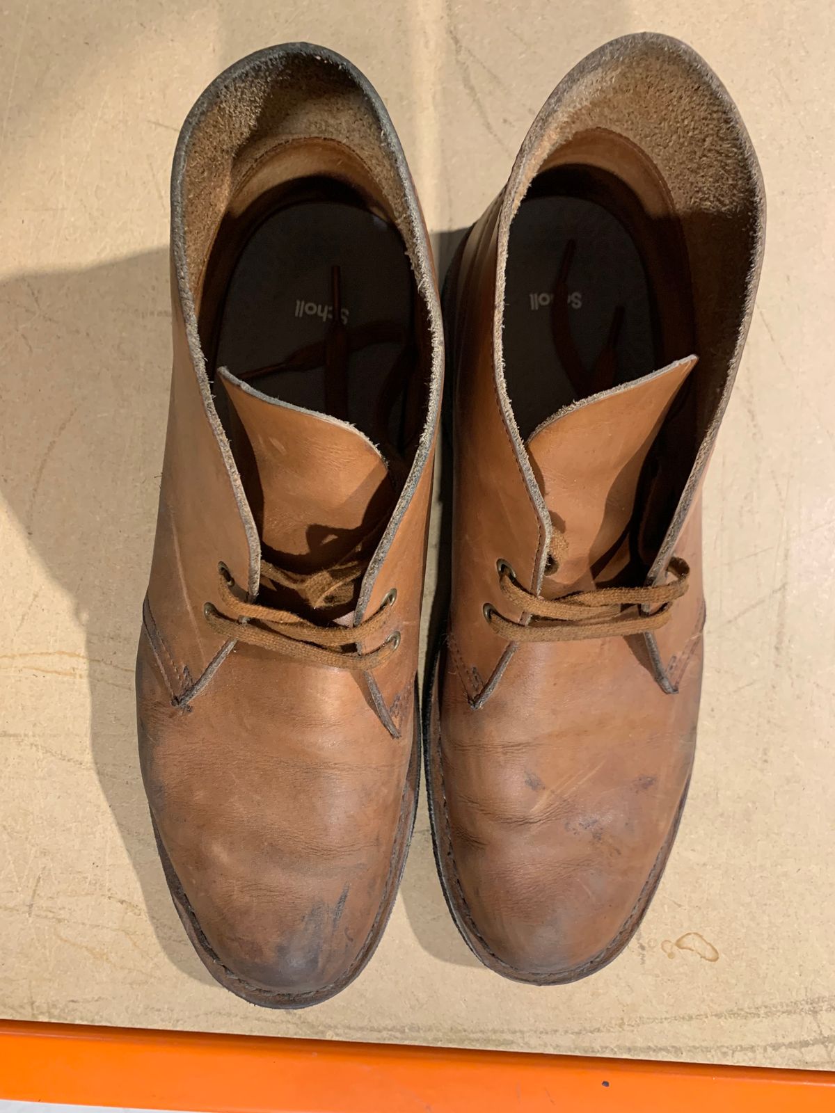 Photo by TheMorrie on January 4, 2024 of the Clarks Desert Boot in Dark Tan.